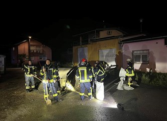U Vrbovcu zbog poplava stotinjak vatrogasaca na terenu, u Pokupskom pripreme za vodeni val