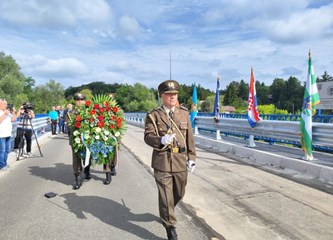 Polaganjem vijenca i paljenjem svijeća u Pokupskom počelo obilježavanje Dana branitelja Zagrebačke županije