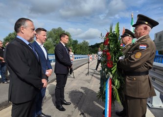 Polaganjem vijenca i paljenjem svijeća u Pokupskom počelo obilježavanje Dana branitelja Zagrebačke županije