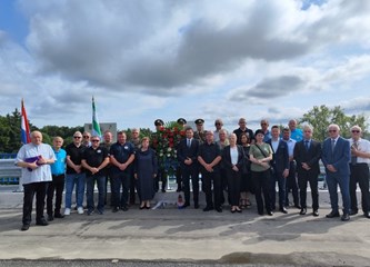 Polaganjem vijenca i paljenjem svijeća u Pokupskom počelo obilježavanje Dana branitelja Zagrebačke županije