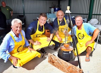 Tradicionalna Svetonedeljska fišijada održana na jezeru Rakitje
