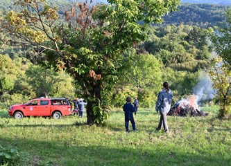 FOTO Prekogranična vatrogasna vježba u Petričkom Selu: Slovenski i žumberački vatrogasci pokazali spremnost i spretnost