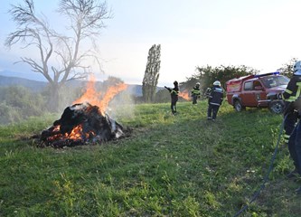 FOTO Prekogranična vatrogasna vježba u Petričkom Selu: Slovenski i žumberački vatrogasci pokazali spremnost i spretnost