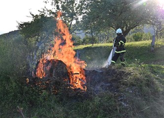 FOTO Prekogranična vatrogasna vježba u Petričkom Selu: Slovenski i žumberački vatrogasci pokazali spremnost i spretnost
