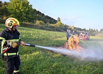 FOTO Prekogranična vatrogasna vježba u Petričkom Selu: Slovenski i žumberački vatrogasci pokazali spremnost i spretnost