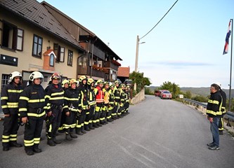 FOTO Prekogranična vatrogasna vježba u Petričkom Selu: Slovenski i žumberački vatrogasci pokazali spremnost i spretnost
